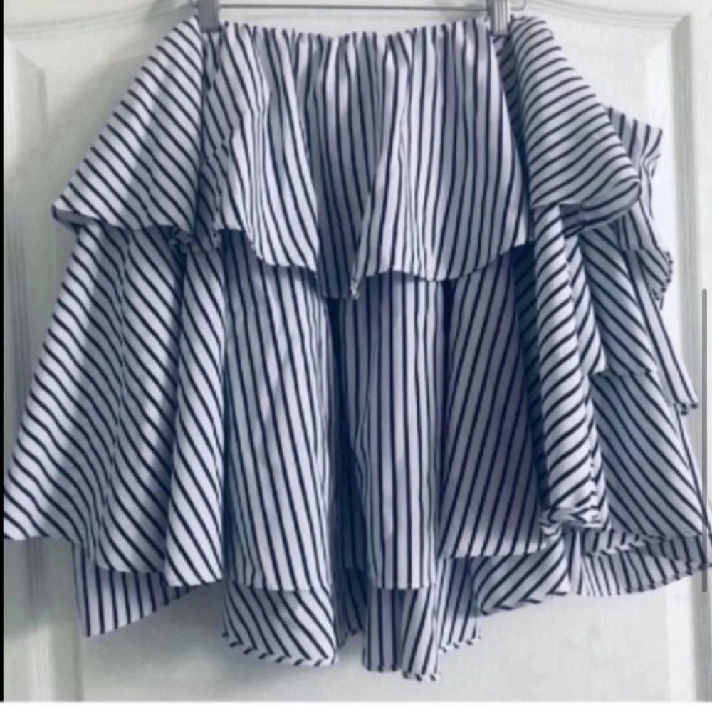 Aqua Blue and White Ruffled Off-Shoulder Blouse M - Picture 6 of 8